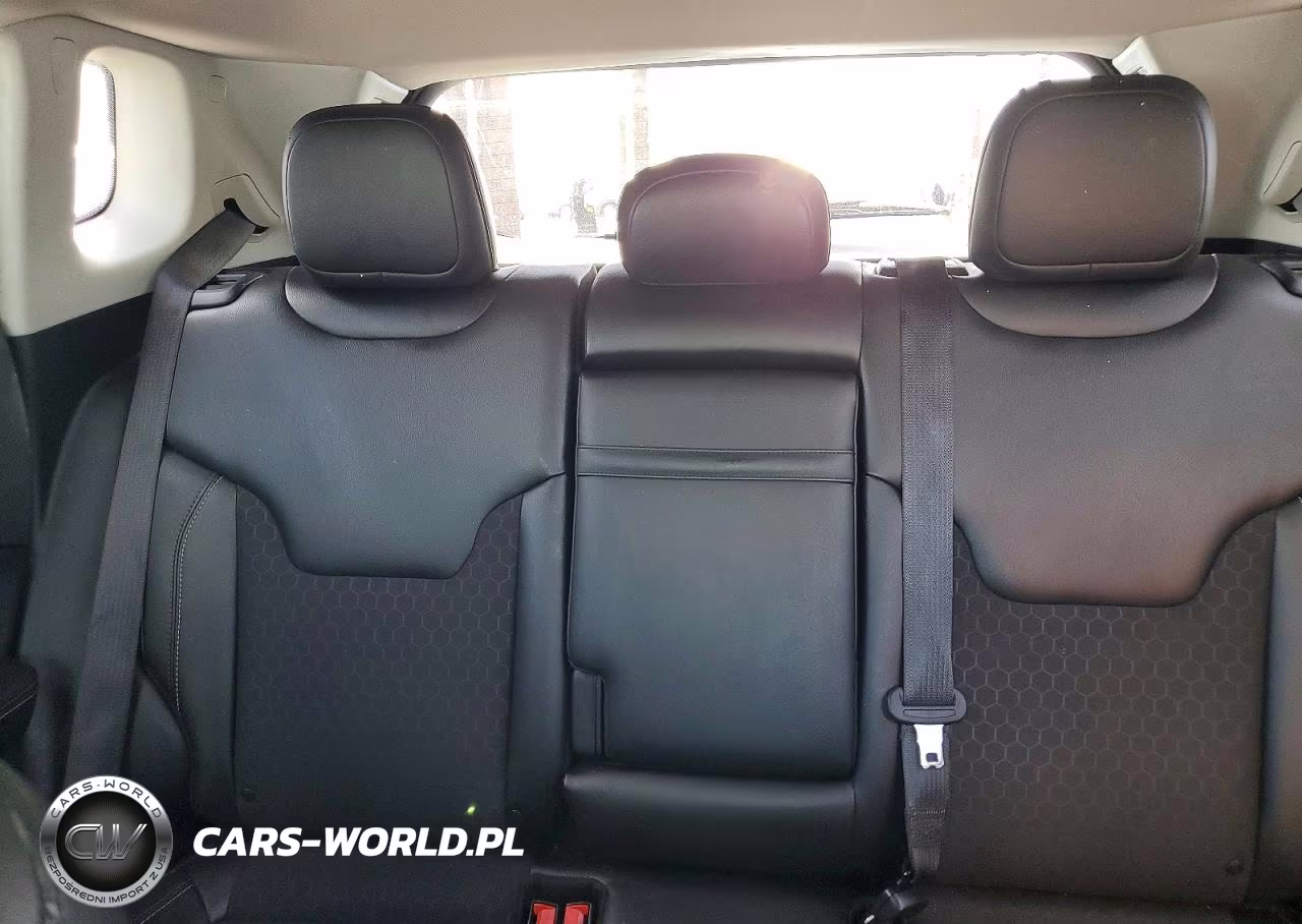 2018 Jeep Compass Latitude VIN:3C4NJCBB7JT293399 - 10