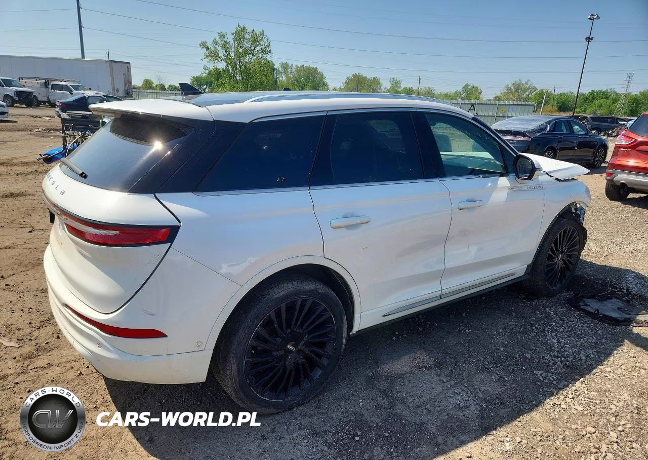 2021 Lincoln Corsair Reserve VIN:5LMCJ2D92MUL05800 - 3