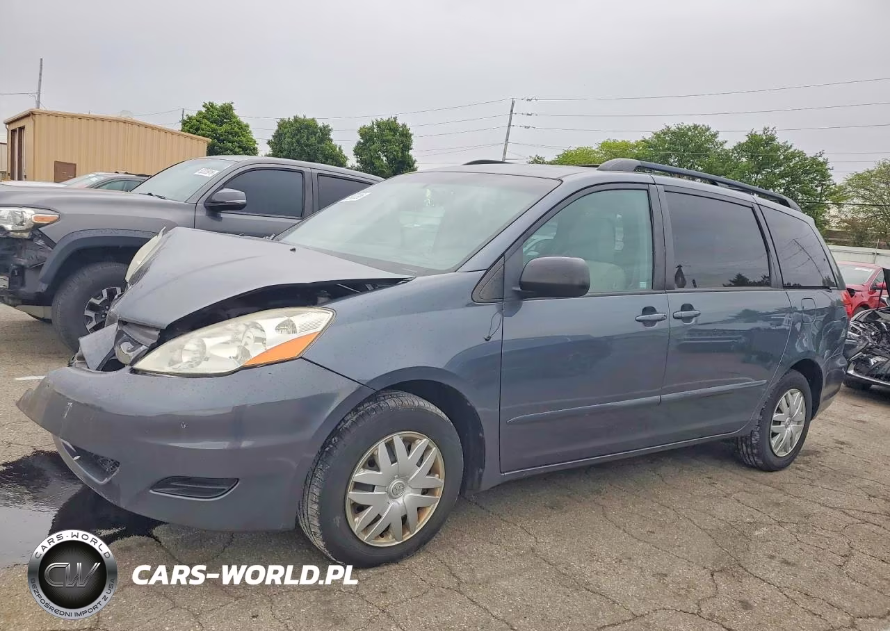 2010 Toyota Sienna Le 7-Passenger