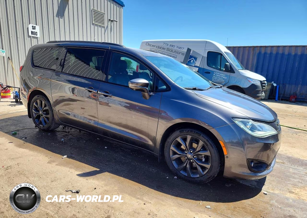 2020 Chrysler Pacifica Limited VIN:2C4RC1GG6LR122332 - 4