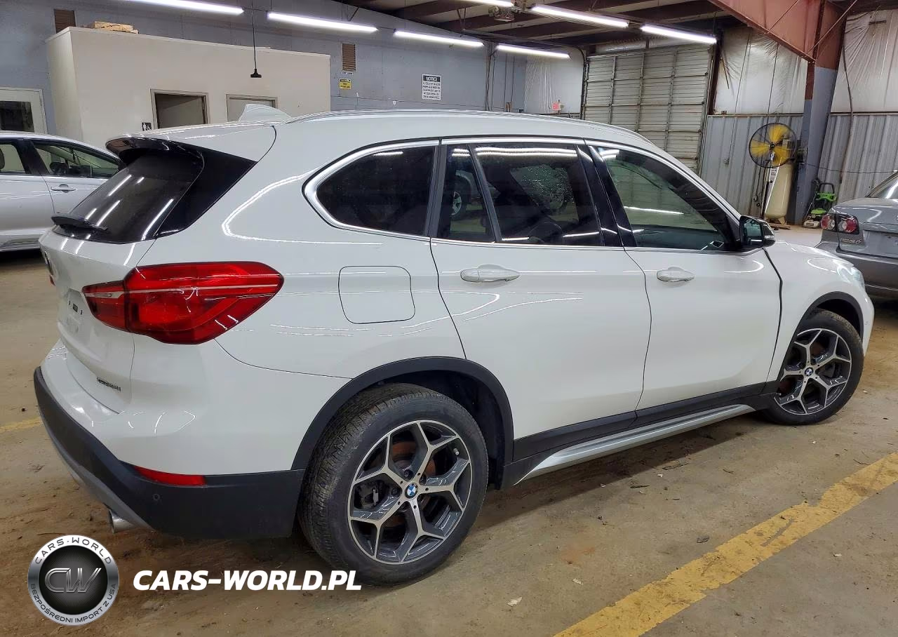 2018 BMW X1 xDrive28I VIN:WBXHT3C36J5L30928 - 3