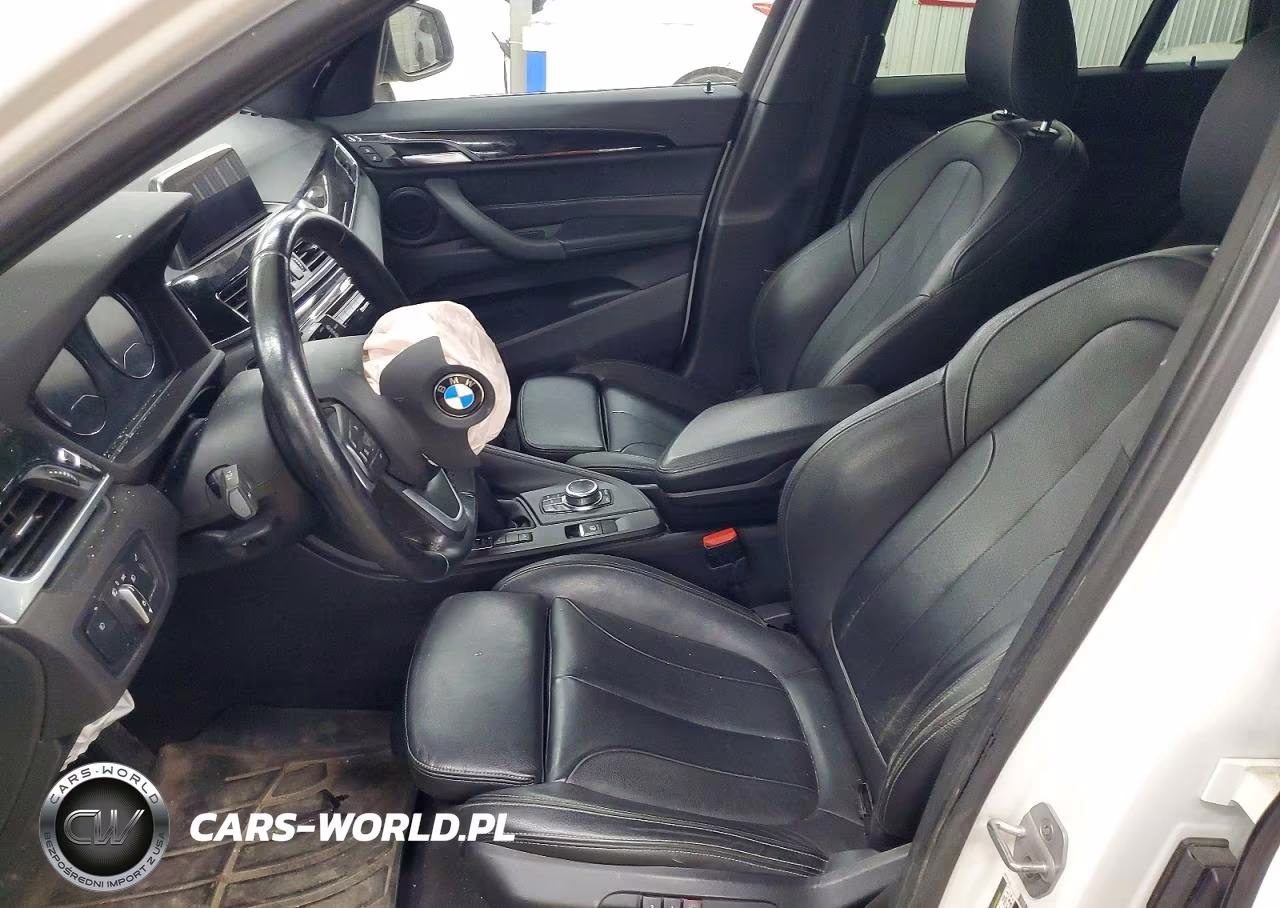 2018 BMW X1 xDrive28I VIN:WBXHT3C36J5L30928 - 7