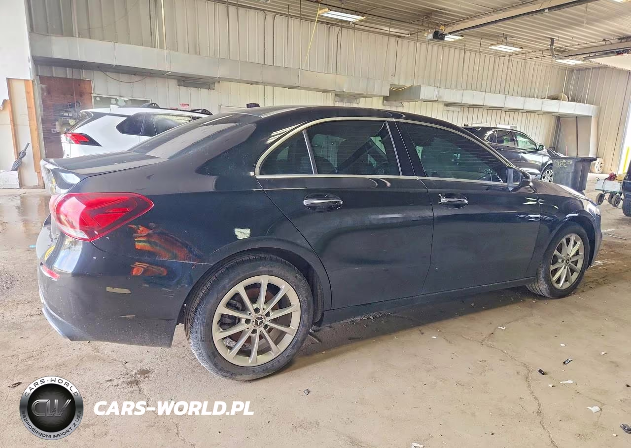 2019 Mercedes-Benz A 220 4Matic VIN:WDD3G4FB2KW001732 - 3