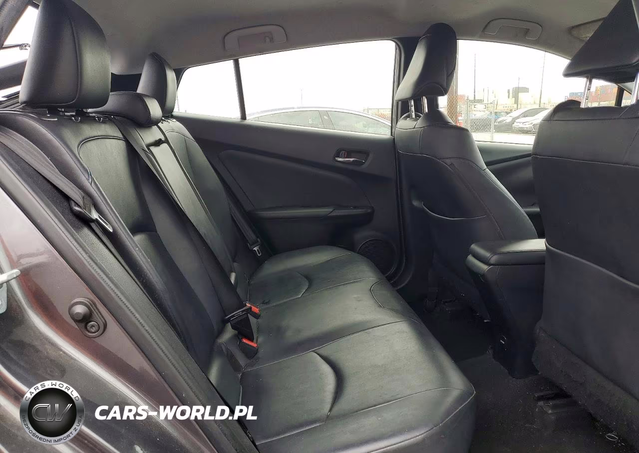 2018 Toyota Prius Three Touring VIN:JTDKARFU5J3065608 - 10