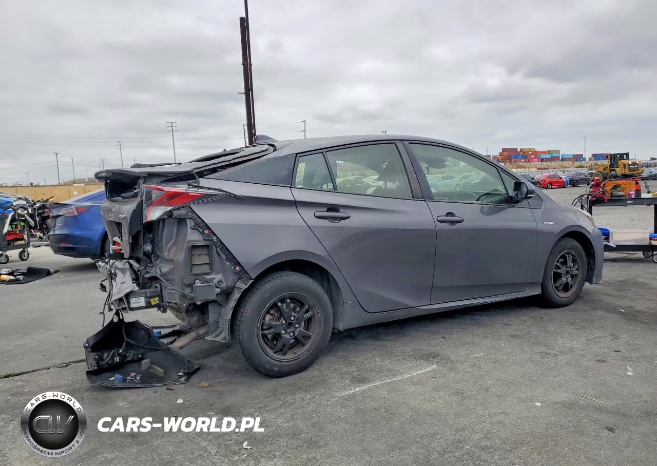 2018 Toyota Prius Three Touring VIN:JTDKARFU5J3065608 - 3