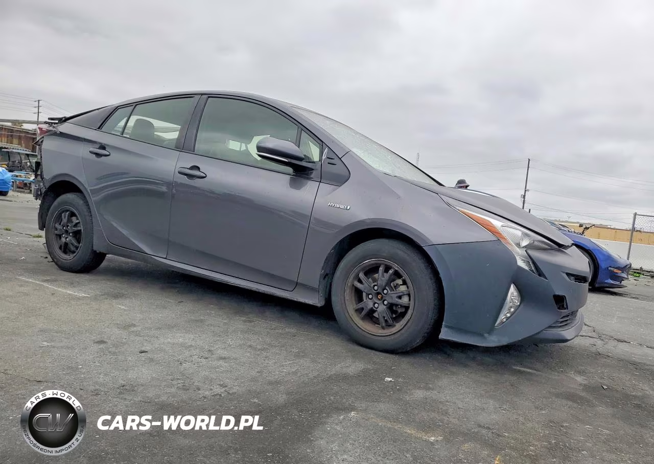 2018 Toyota Prius Three Touring VIN:JTDKARFU5J3065608 - 4