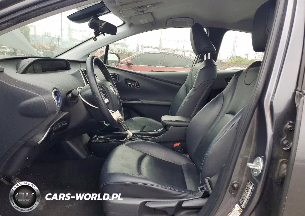 2018 Toyota Prius Three Touring VIN:JTDKARFU5J3065608 - 7