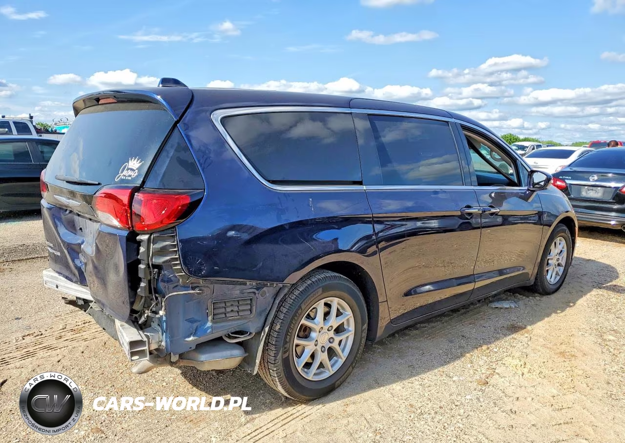 2020 Chrysler Pacifica Touring VIN:2C4RC1FG5LR146963 - 3