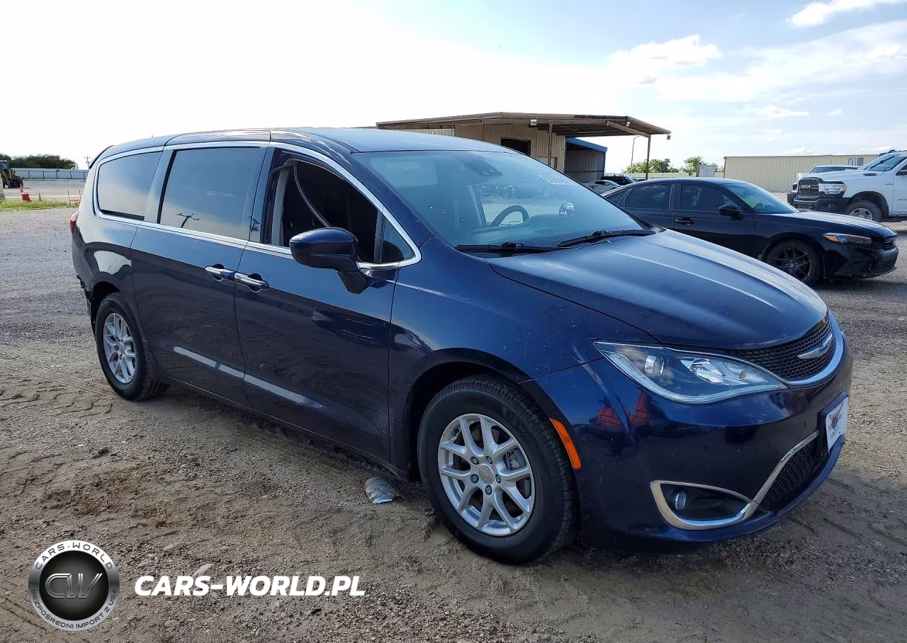 2020 Chrysler Pacifica Touring VIN:2C4RC1FG5LR146963 - 4