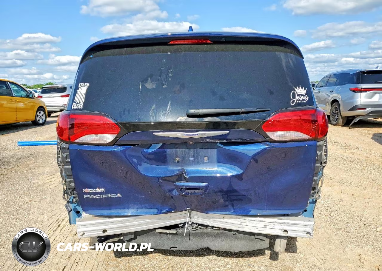 2020 Chrysler Pacifica Touring VIN:2C4RC1FG5LR146963 - 6