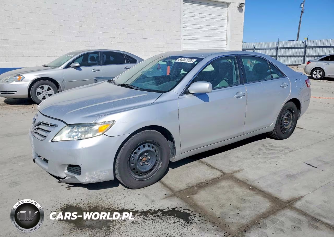 2010 Toyota Camry Le – zdjęcie 1 z 12