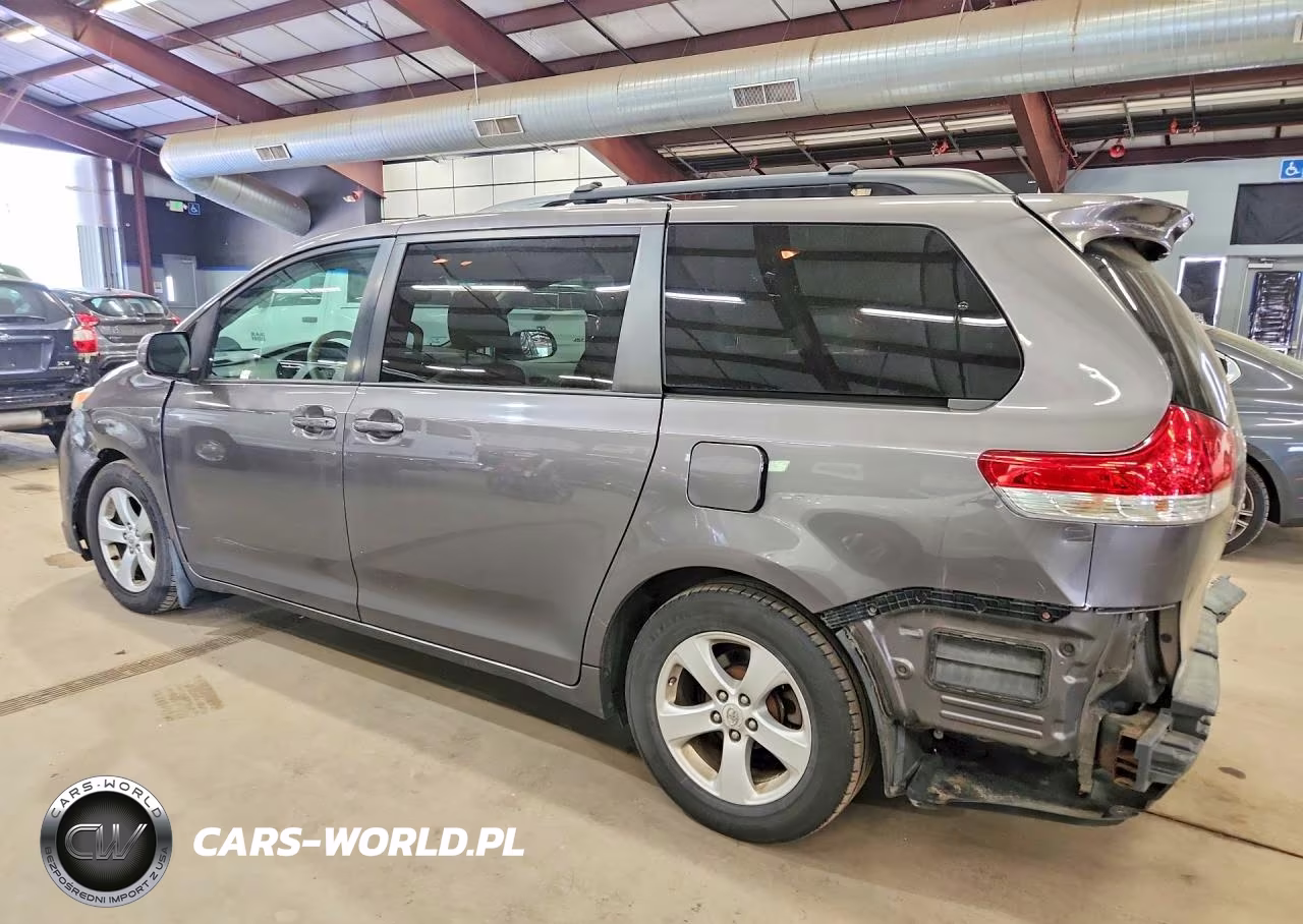 2011 Toyota Sienna Le VIN:5TDKK3DC2BS080703 - 2