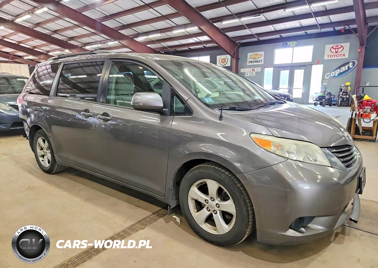 2011 Toyota Sienna Le VIN:5TDKK3DC2BS080703 - 4