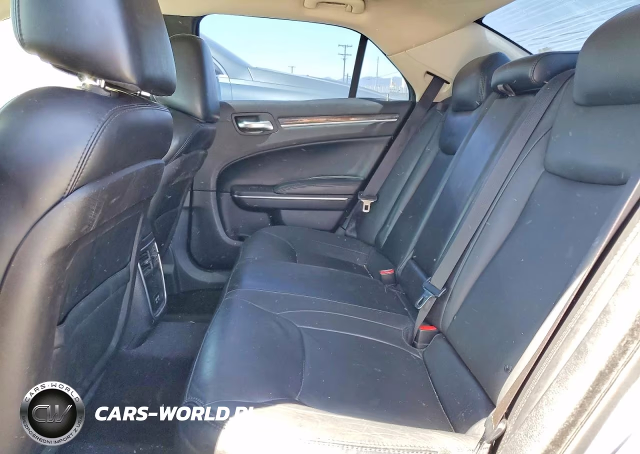 2015 Chrysler 300 Limited VIN:2C3CCAAG7FH872142 - 10