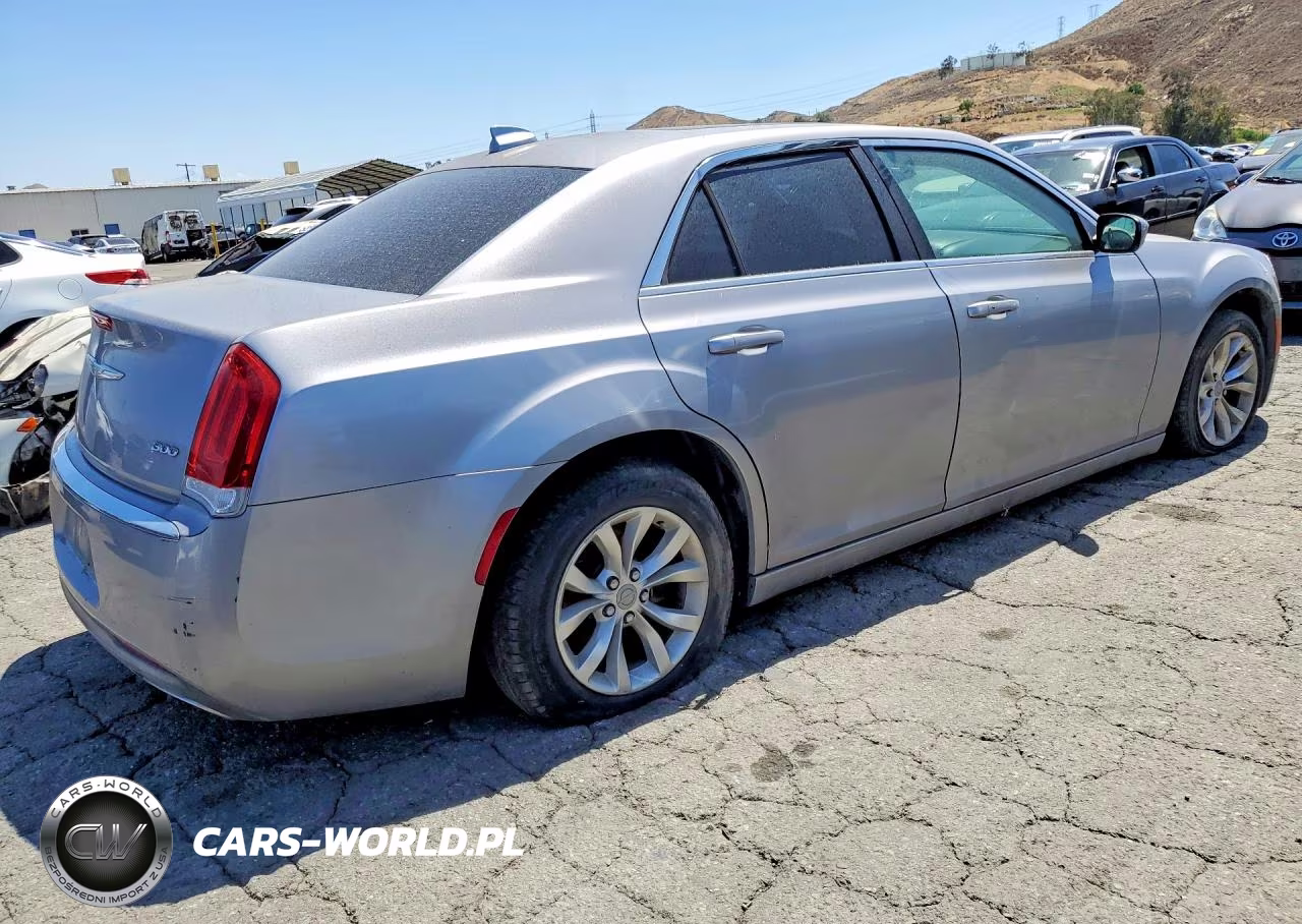 2015 Chrysler 300 Limited VIN:2C3CCAAG7FH872142 - 3