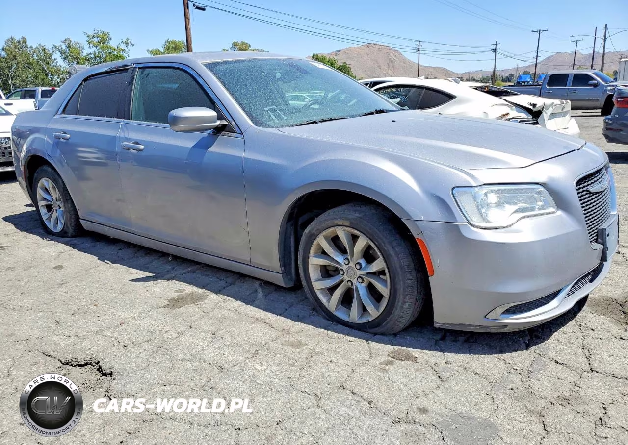 2015 Chrysler 300 Limited VIN:2C3CCAAG7FH872142 - 4