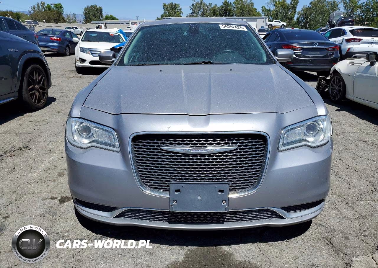 2015 Chrysler 300 Limited VIN:2C3CCAAG7FH872142 - 5