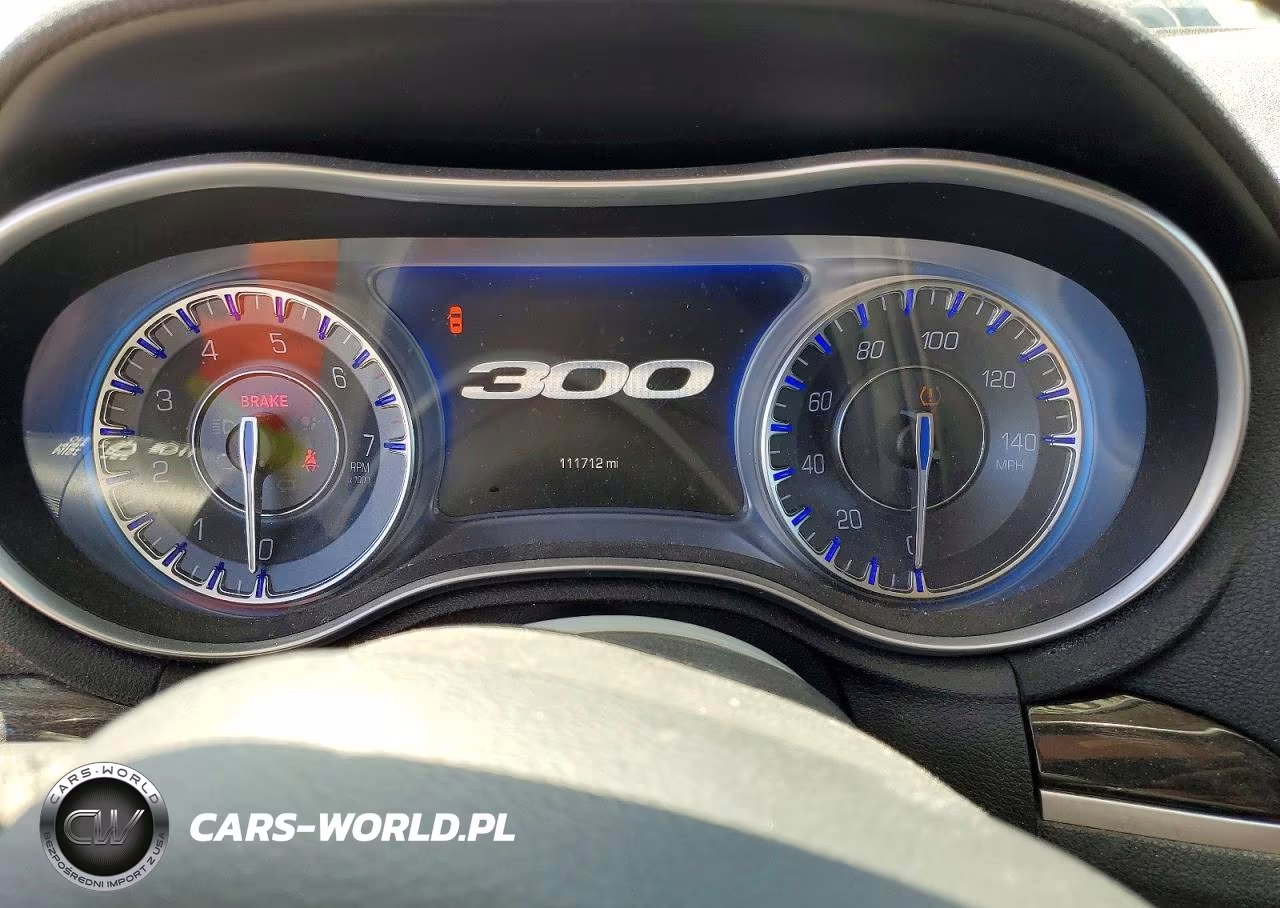 2015 Chrysler 300 Limited VIN:2C3CCAAG7FH872142 - 9