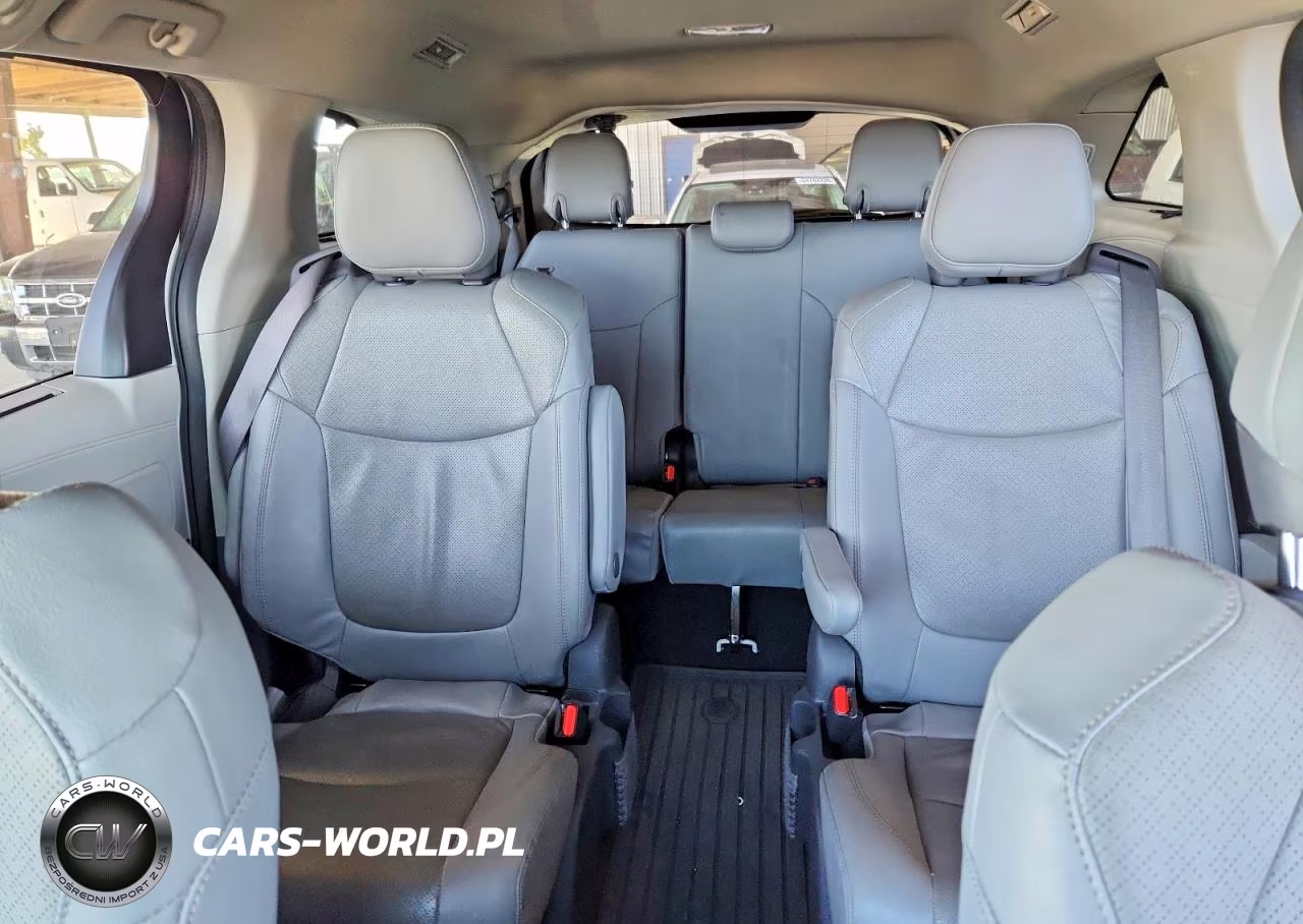 2024 Toyota Sienna Limited 7-Passenger VIN:5TDZSKFC5RS150842 - 10
