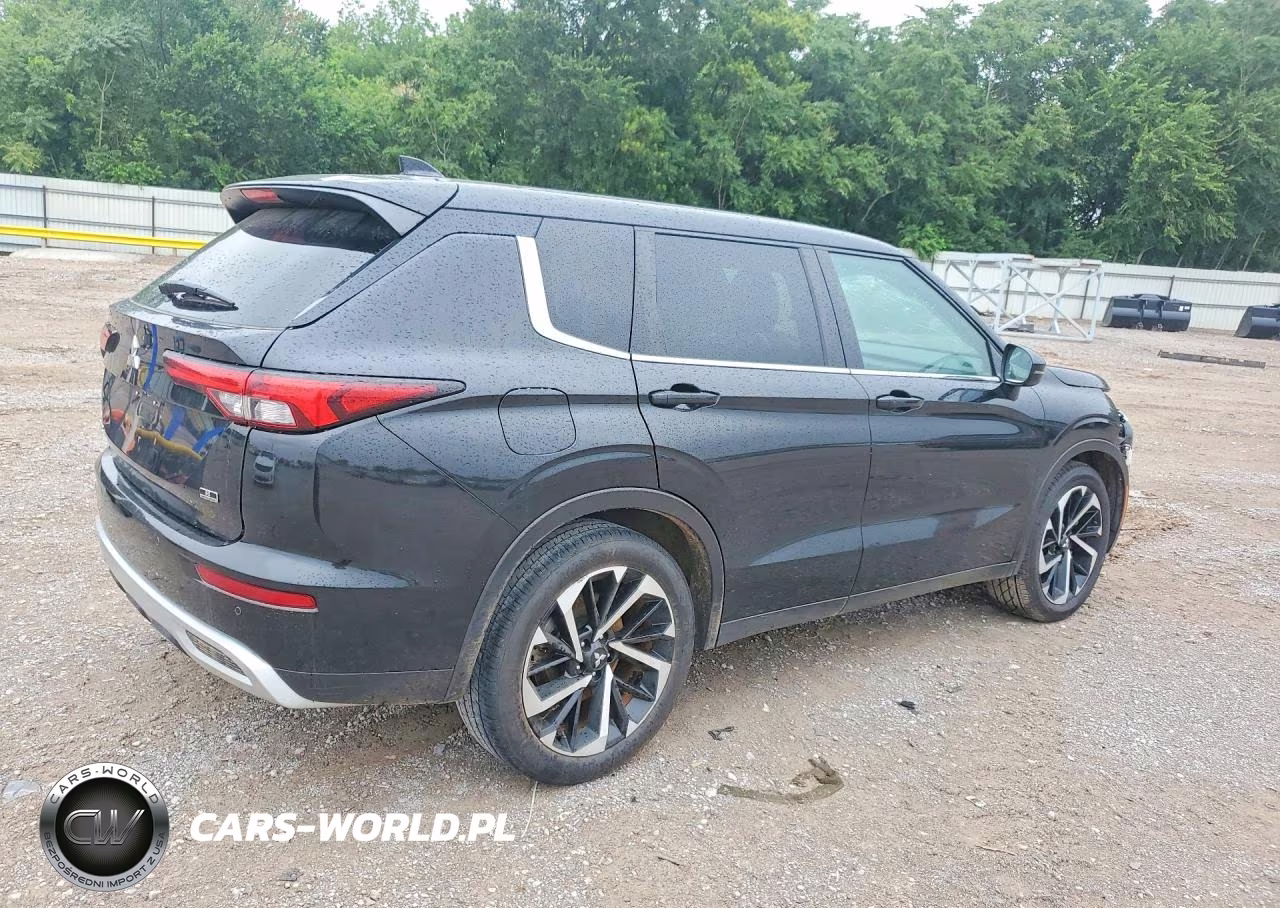 2023 Mitsubishi Outlander Se VIN:JA4J4UA84PZ027044 - 3