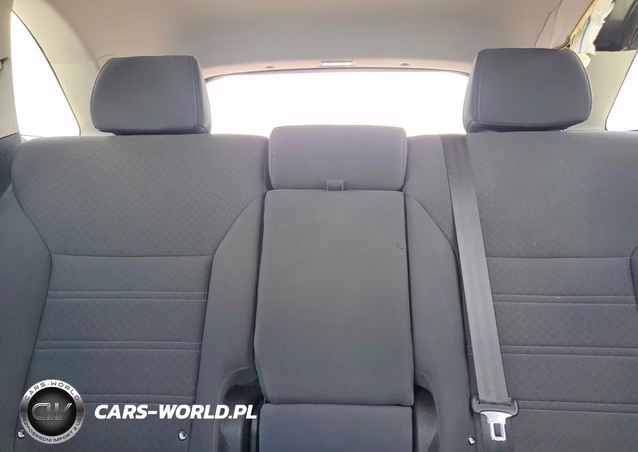 2017 Kia Sorento L VIN:5XYPG4A31HG220943 - 10