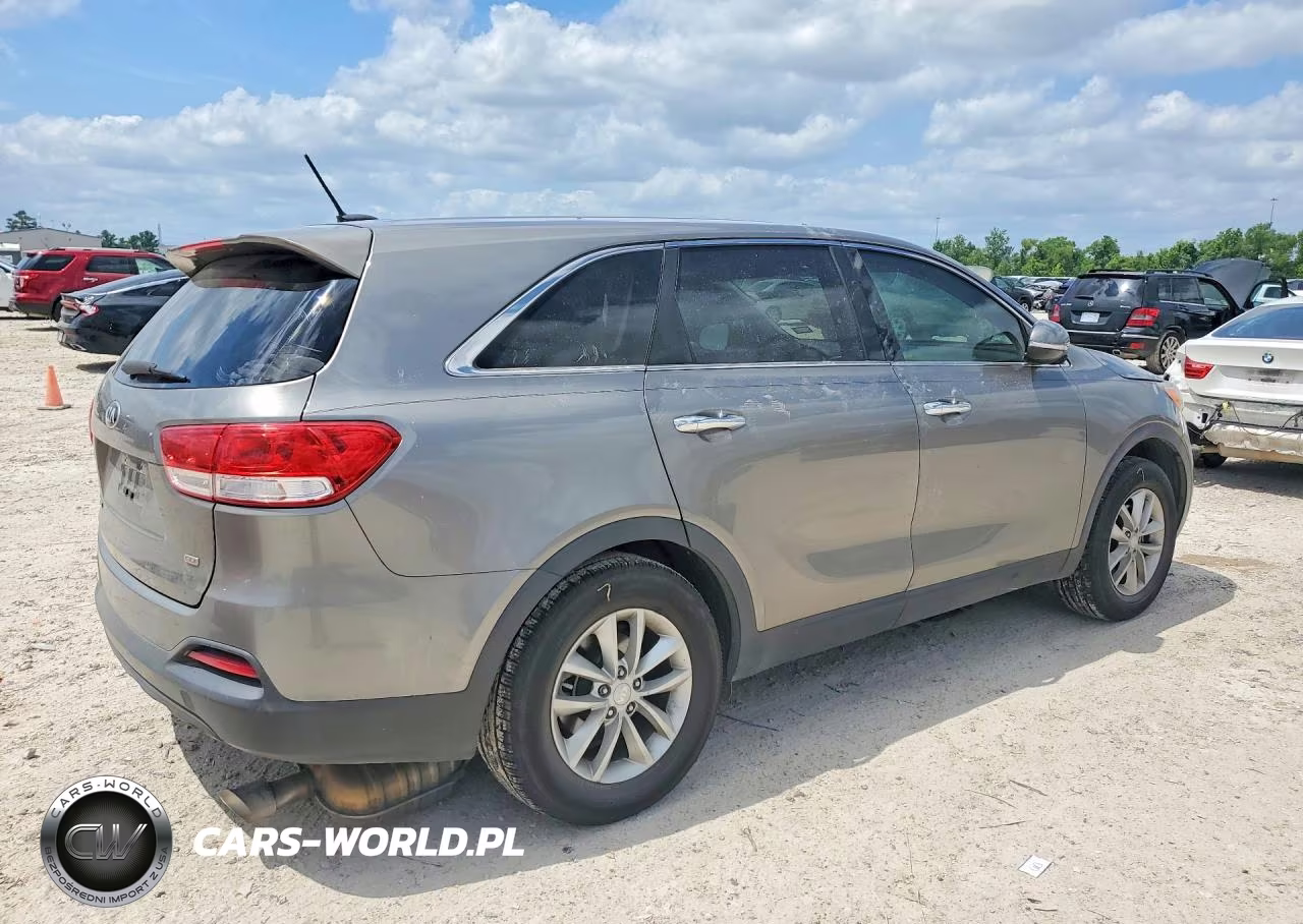 2017 Kia Sorento L VIN:5XYPG4A31HG220943 - 3