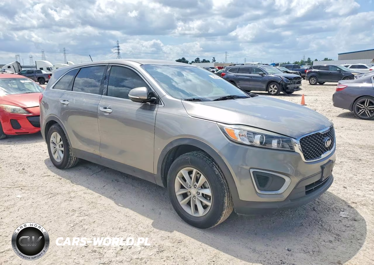 2017 Kia Sorento L VIN:5XYPG4A31HG220943 - 4
