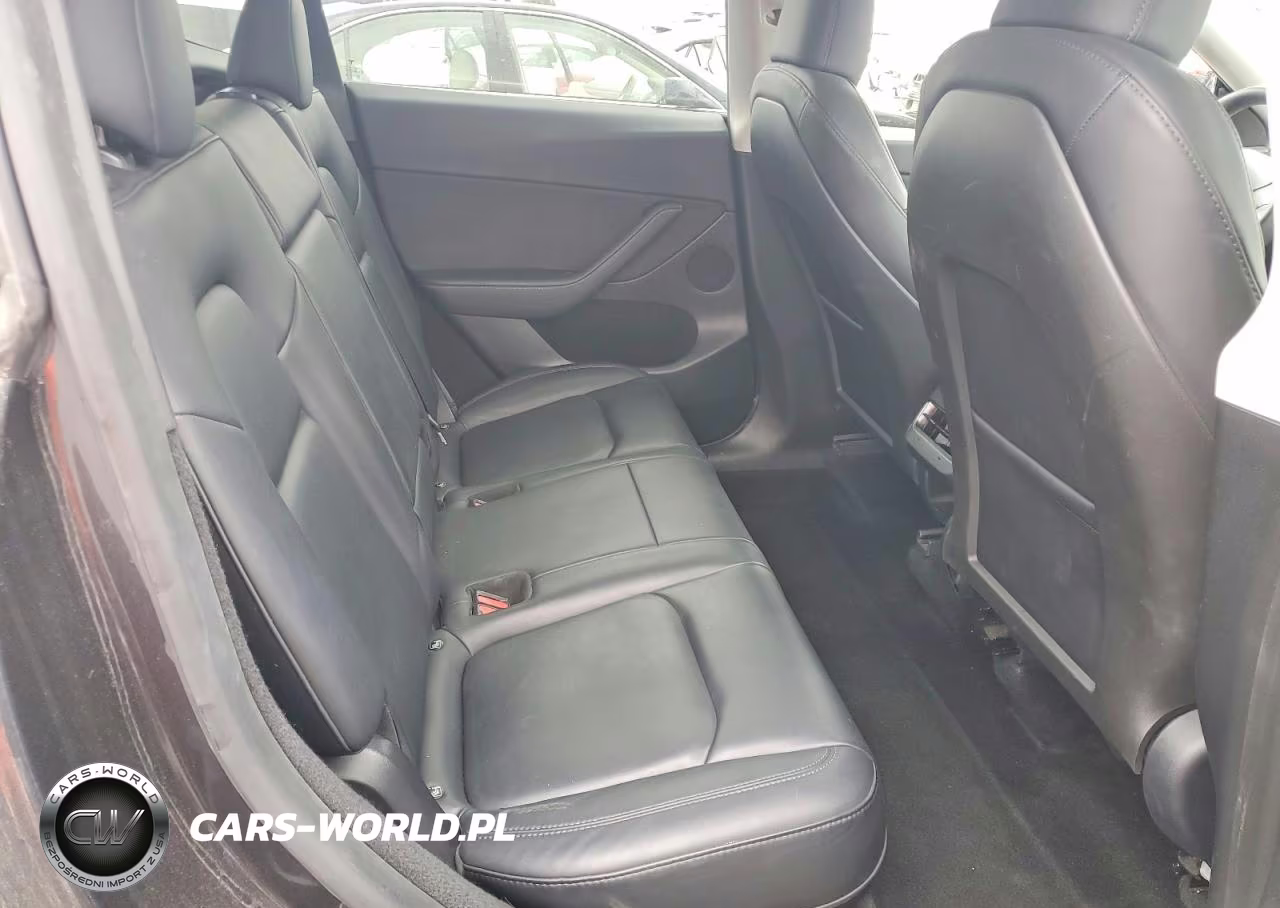 2024 Tesla Model Y VIN:7SAYGDEE7RF036070 - 10