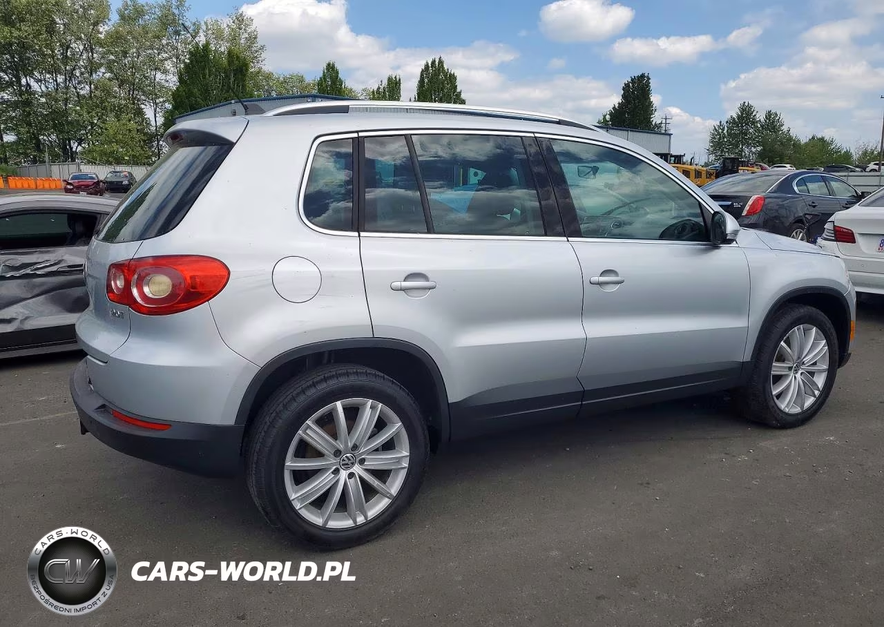 2011 Volkswagen Tiguan S VIN:WVGAV7AX2BW547521 - 3