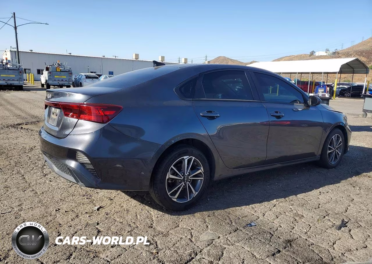 2022 Kia Forte Lxs VIN:3KPF24AD1NE478259 - 3