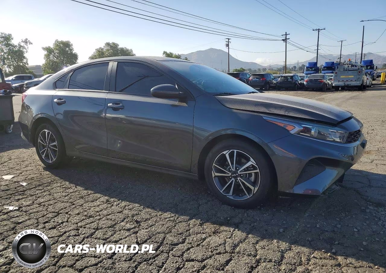 2022 Kia Forte Lxs VIN:3KPF24AD1NE478259 - 4