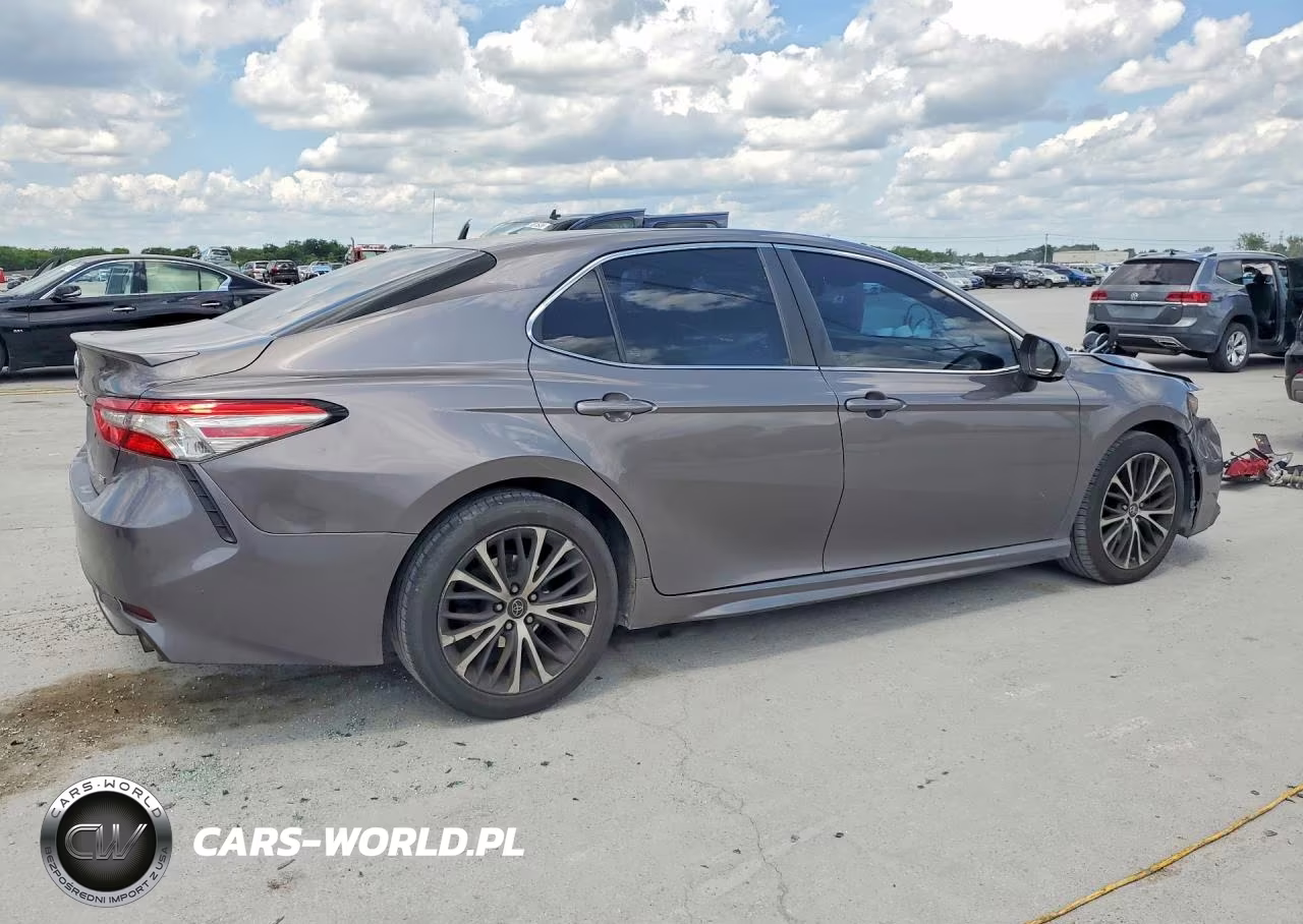 2018 Toyota Camry Se VIN:4T1B11HK7JU516640 - 3