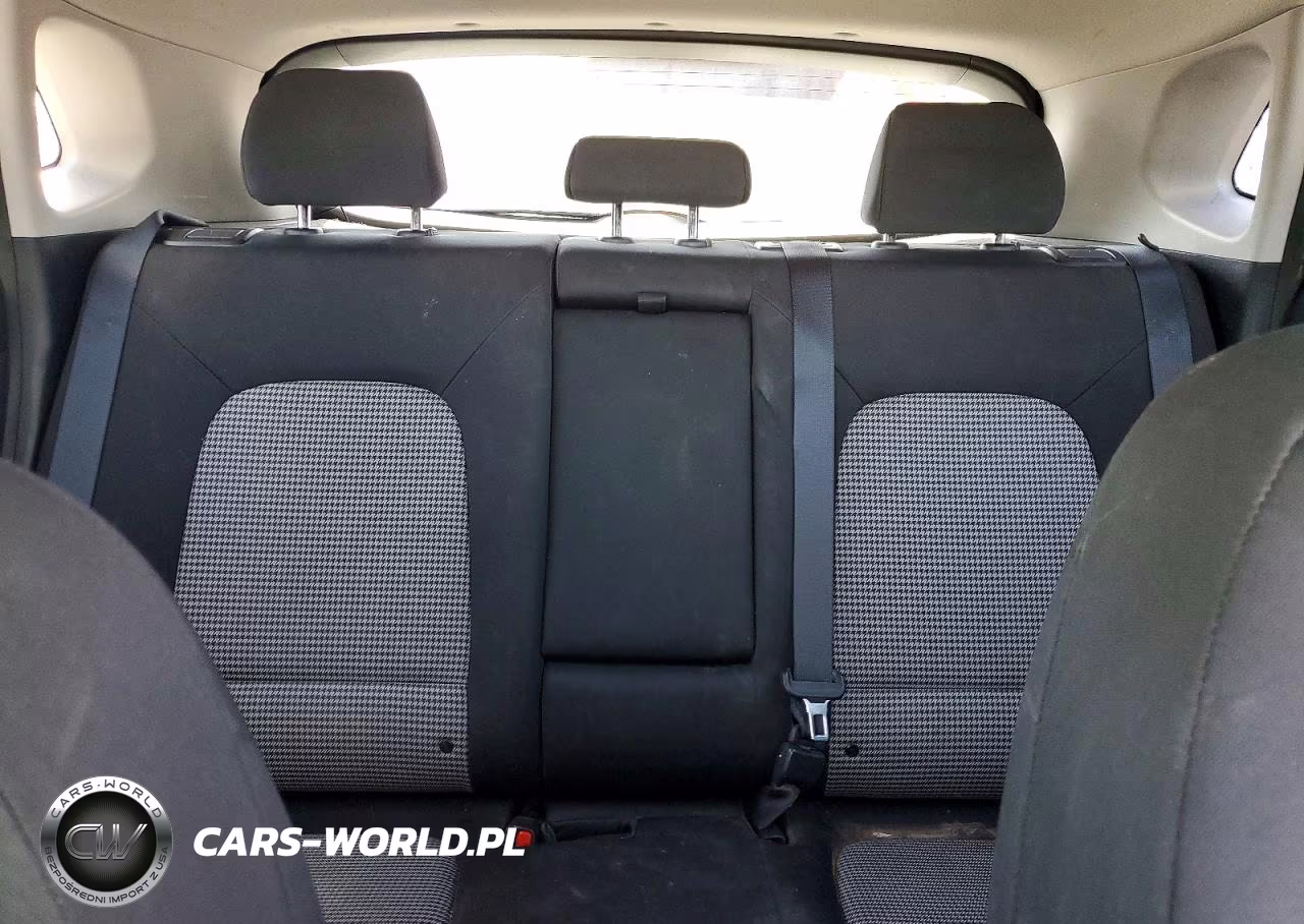 2019 Hyundai Kona Se VIN:KM8K12AA0KU330365 - 10