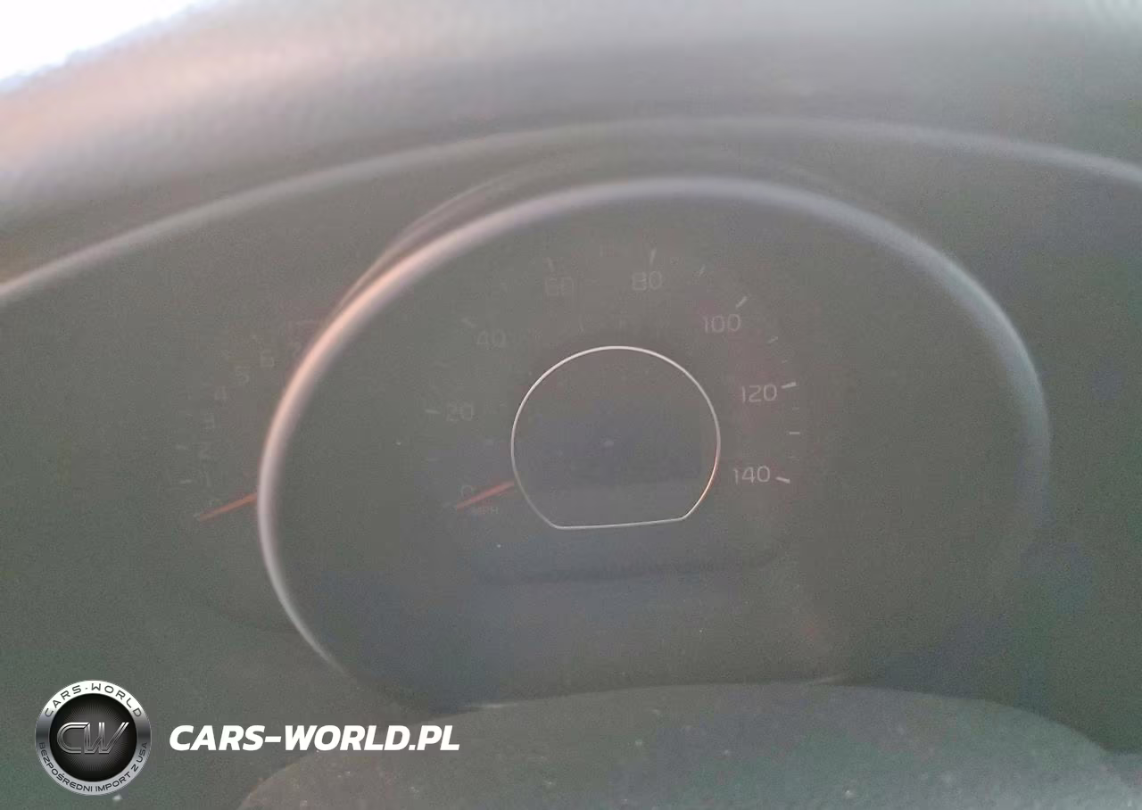 2015 Kia Soul + VIN:KNDJP3A56F7219525 - 9
