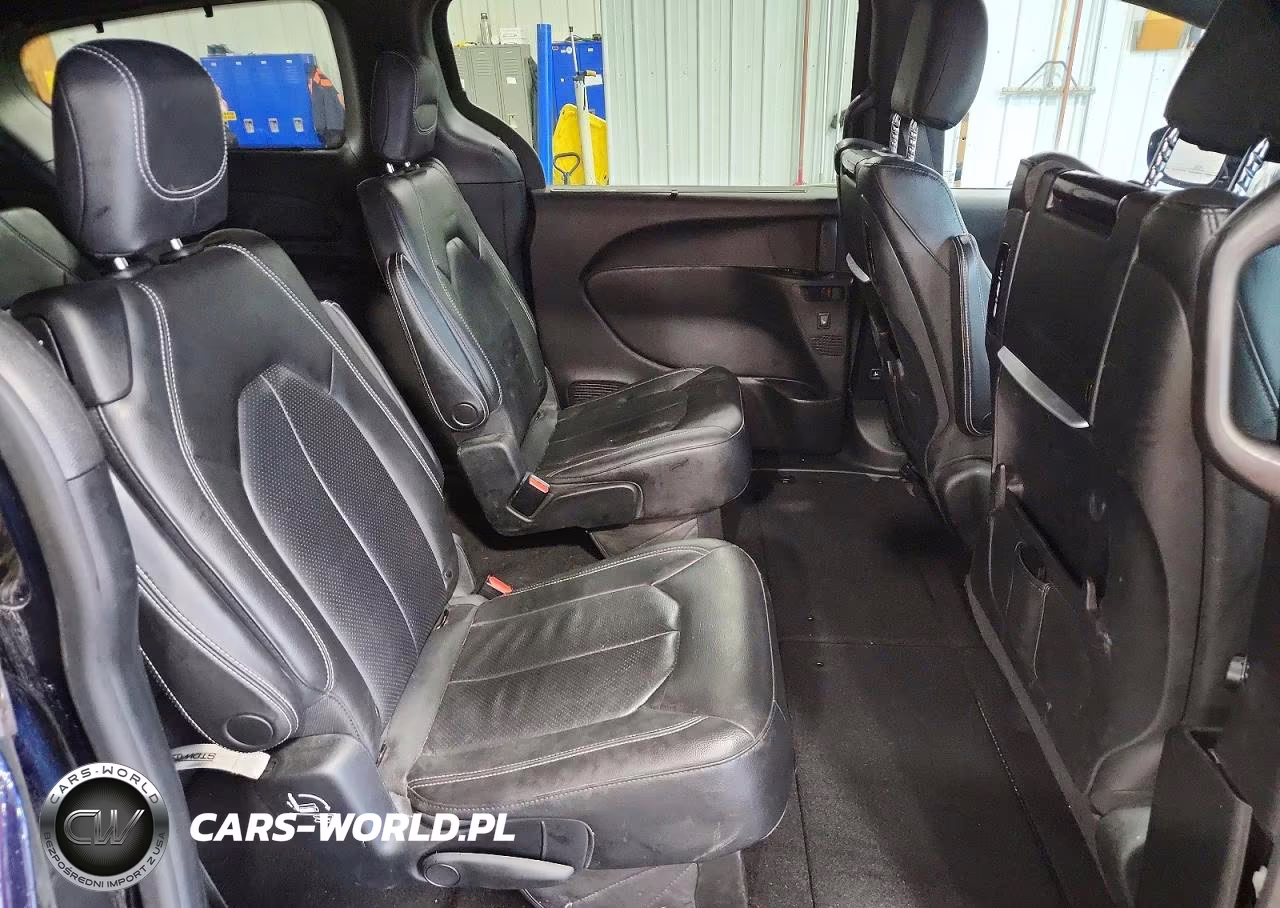 2019 Chrysler Pacifica Touring L Plus VIN:2C4RC1EG5KR643866 - 11