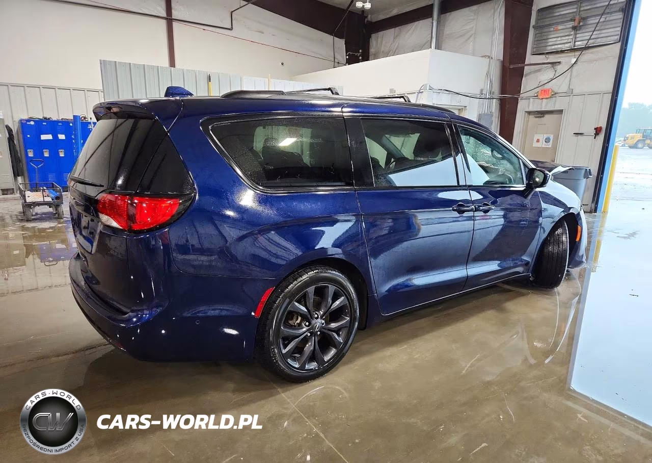 2019 Chrysler Pacifica Touring L Plus VIN:2C4RC1EG5KR643866 - 3