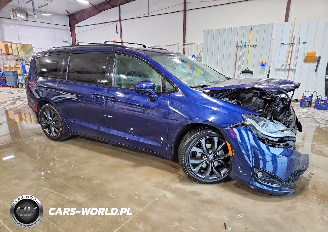 2019 Chrysler Pacifica Touring L Plus VIN:2C4RC1EG5KR643866 - 4