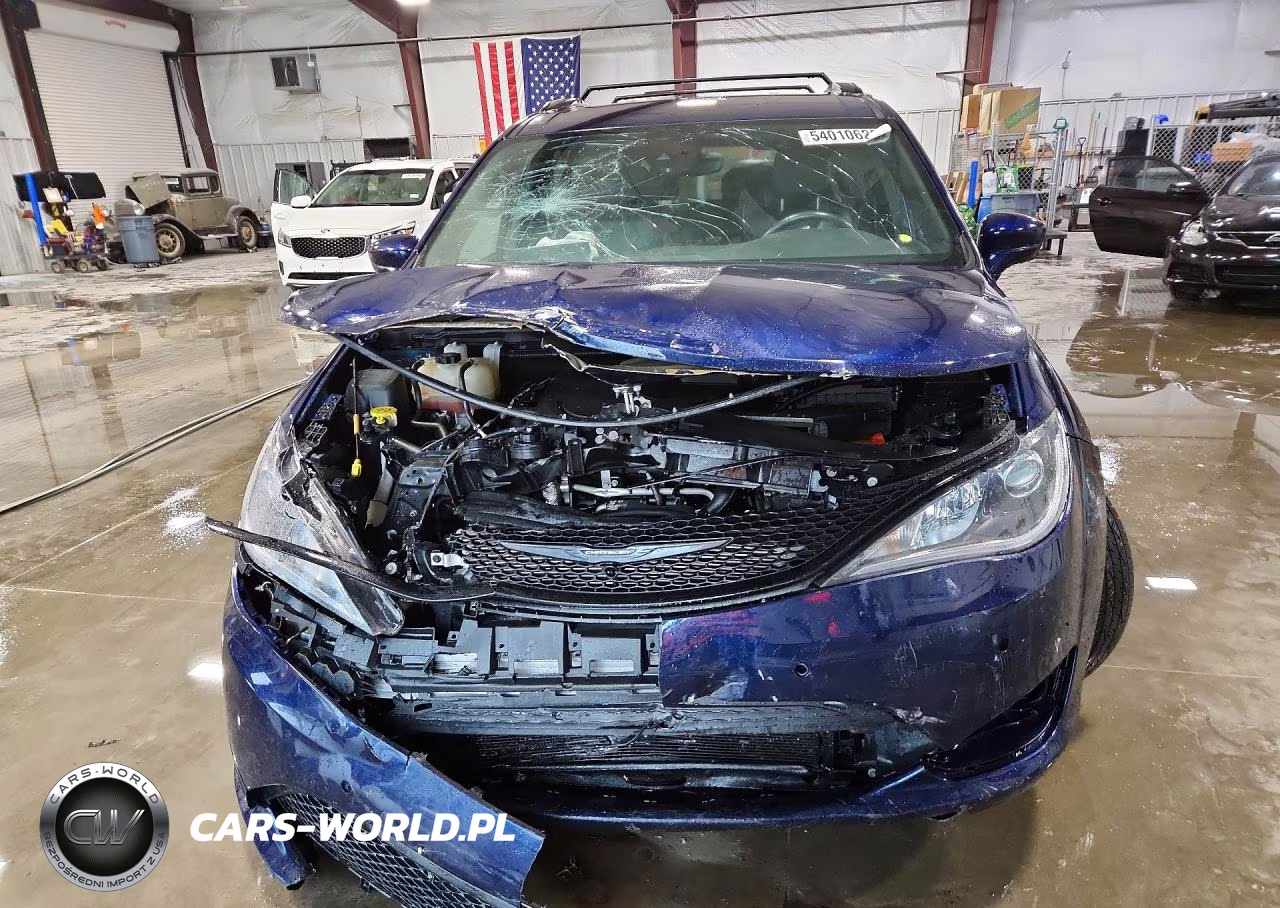 2019 Chrysler Pacifica Touring L Plus VIN:2C4RC1EG5KR643866 - 5