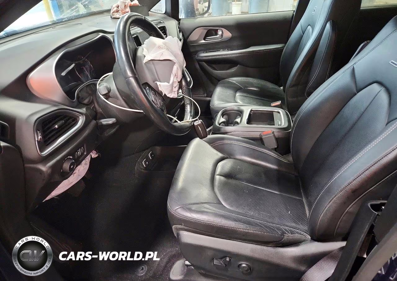 2019 Chrysler Pacifica Touring L Plus VIN:2C4RC1EG5KR643866 - 7