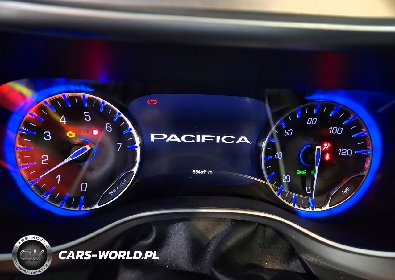 2019 Chrysler Pacifica Touring L Plus VIN:2C4RC1EG5KR643866 - 9