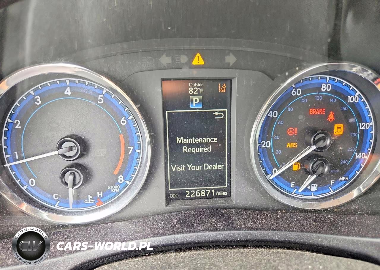 2018 Toyota Corolla Se VIN:5YFBURHE4JP757945 - 9
