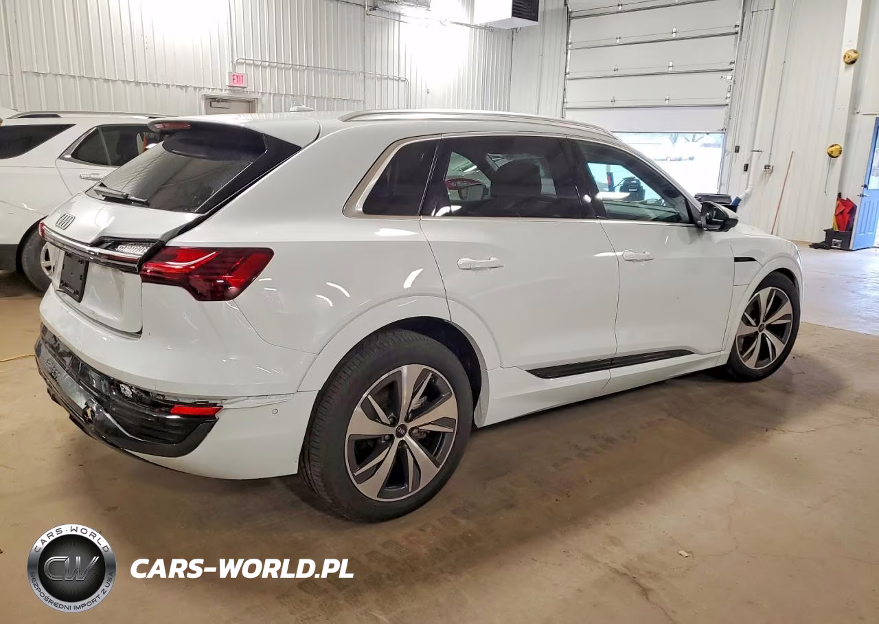2024 Audi Q8 E-Tron Premium Plus VIN:WA15AAGE4RB028759 - 3