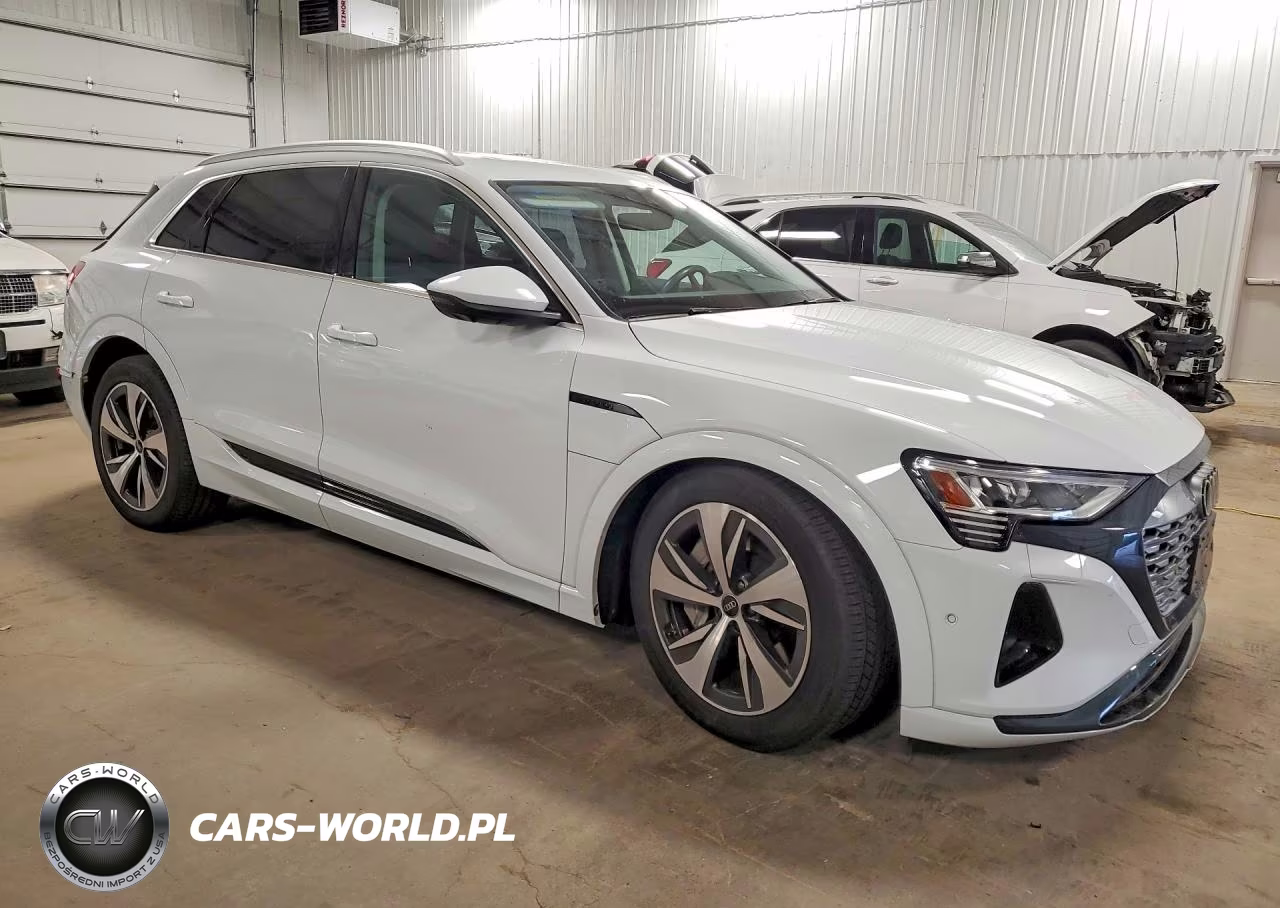 2024 Audi Q8 E-Tron Premium Plus VIN:WA15AAGE4RB028759 - 4