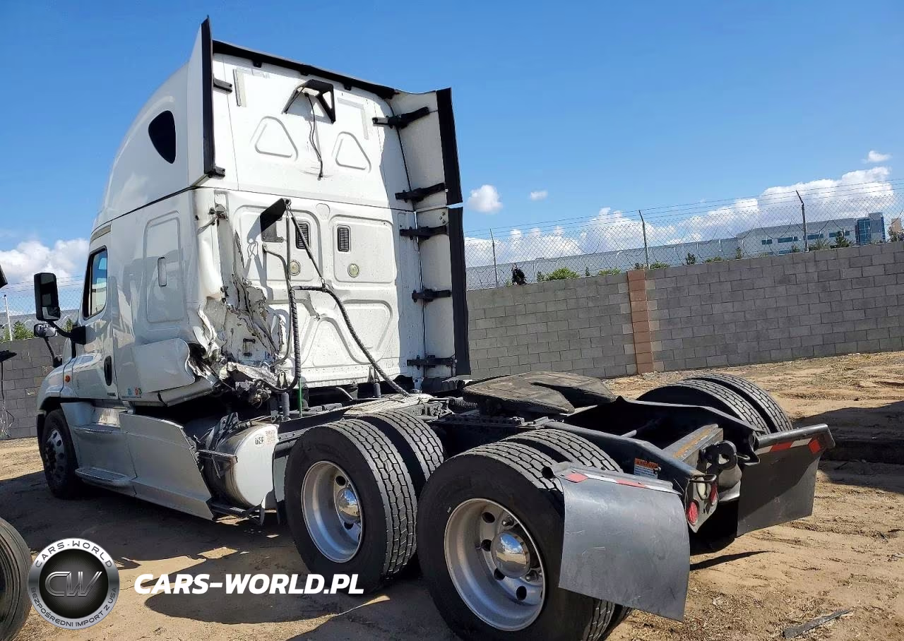 2016 Freightliner Cascadia 125 VIN:3AKJGLDR8GSGZ1832 - 3