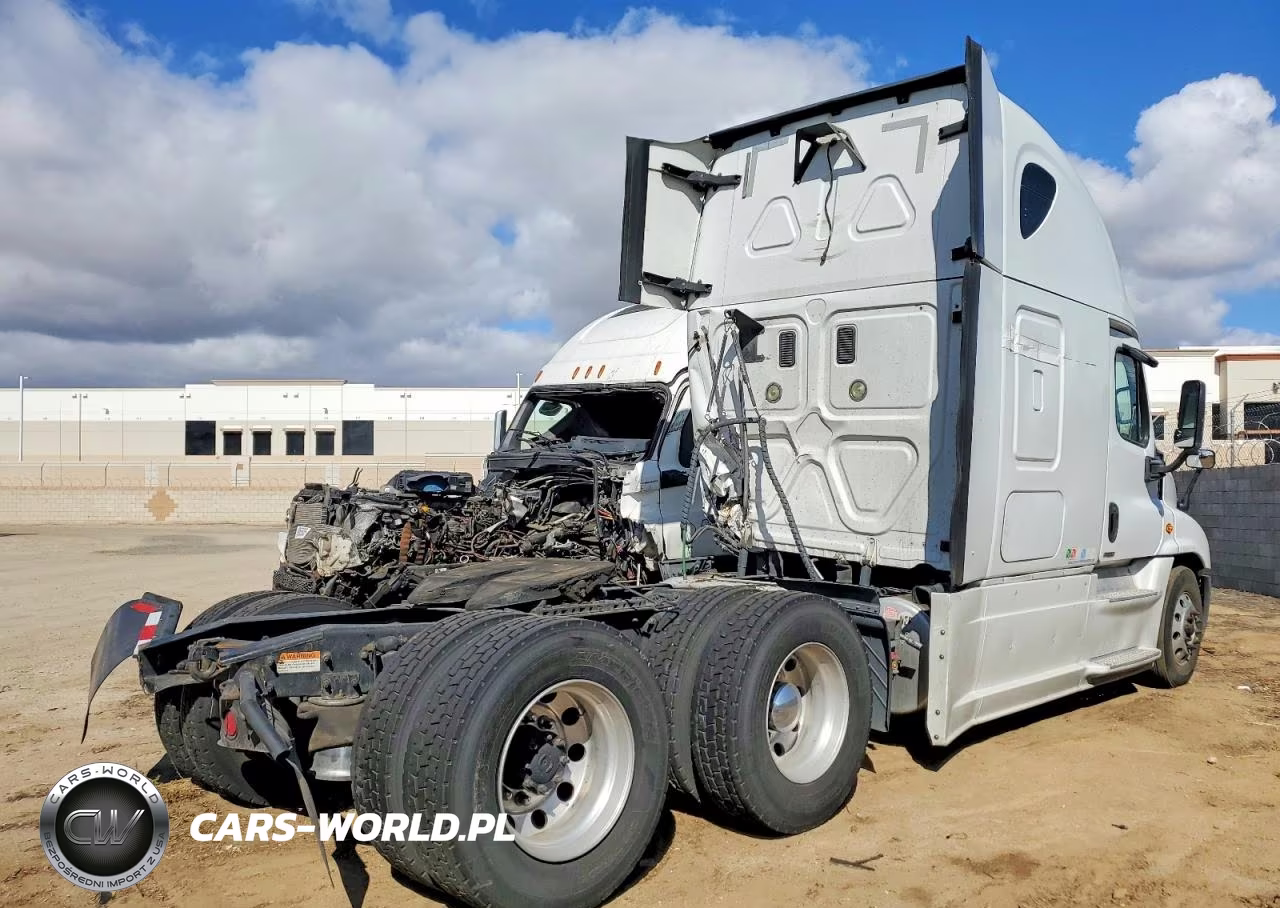 2016 Freightliner Cascadia 125 VIN:3AKJGLDR8GSGZ1832 - 4