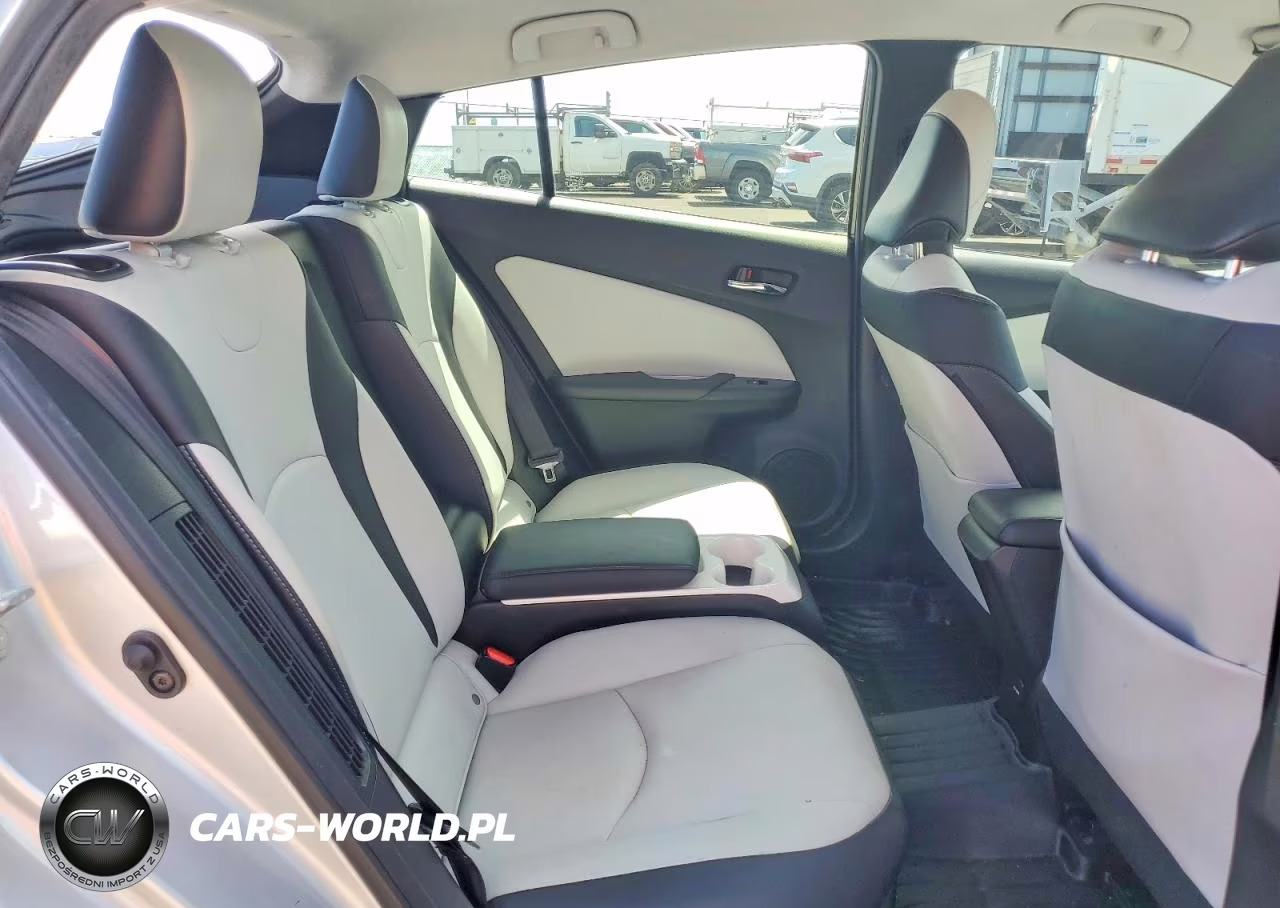2017 Toyota Prius Prime Plus VIN:JTDKARFP5H3044133 - 11