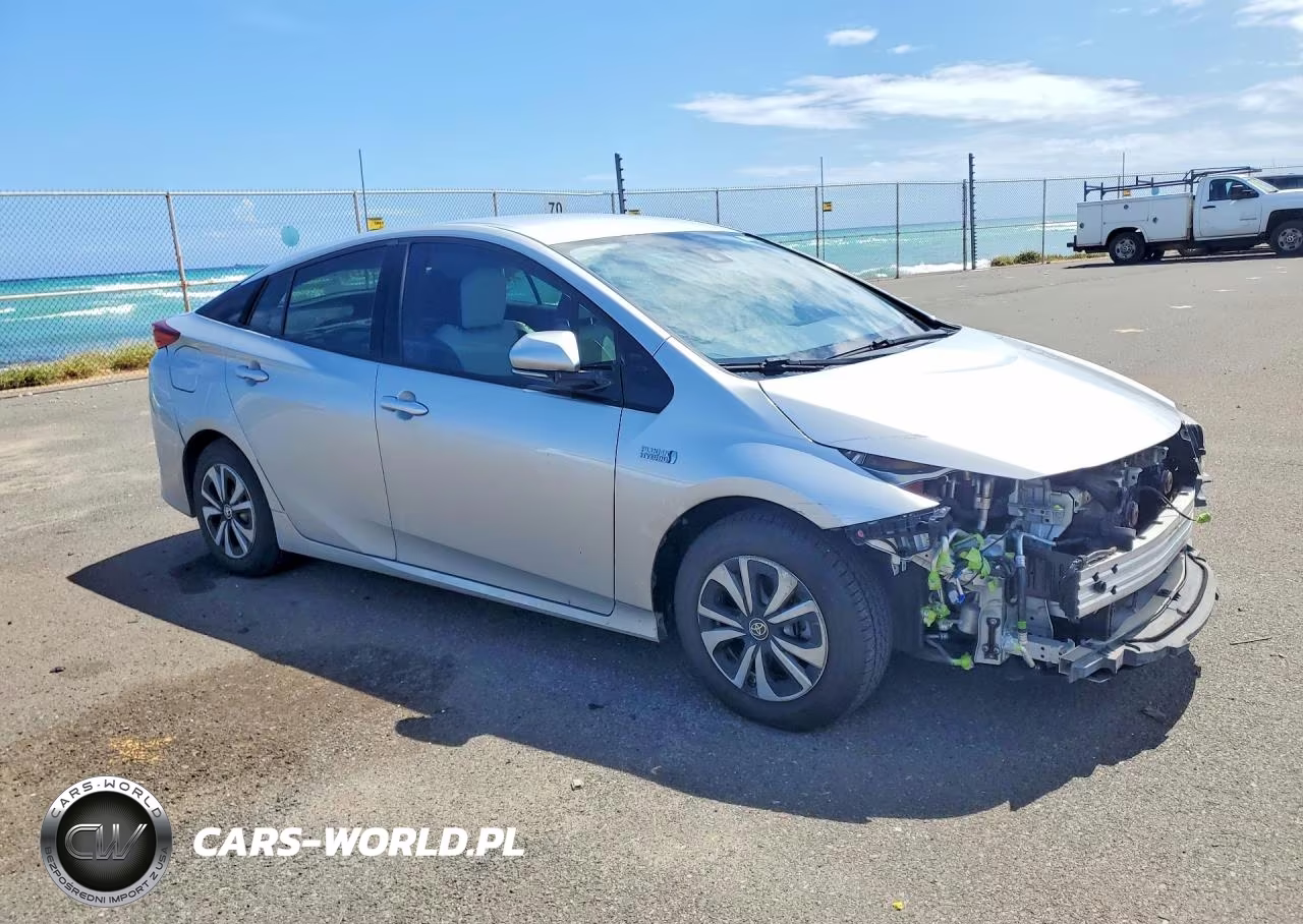 2017 Toyota Prius Prime Plus VIN:JTDKARFP5H3044133 - 4