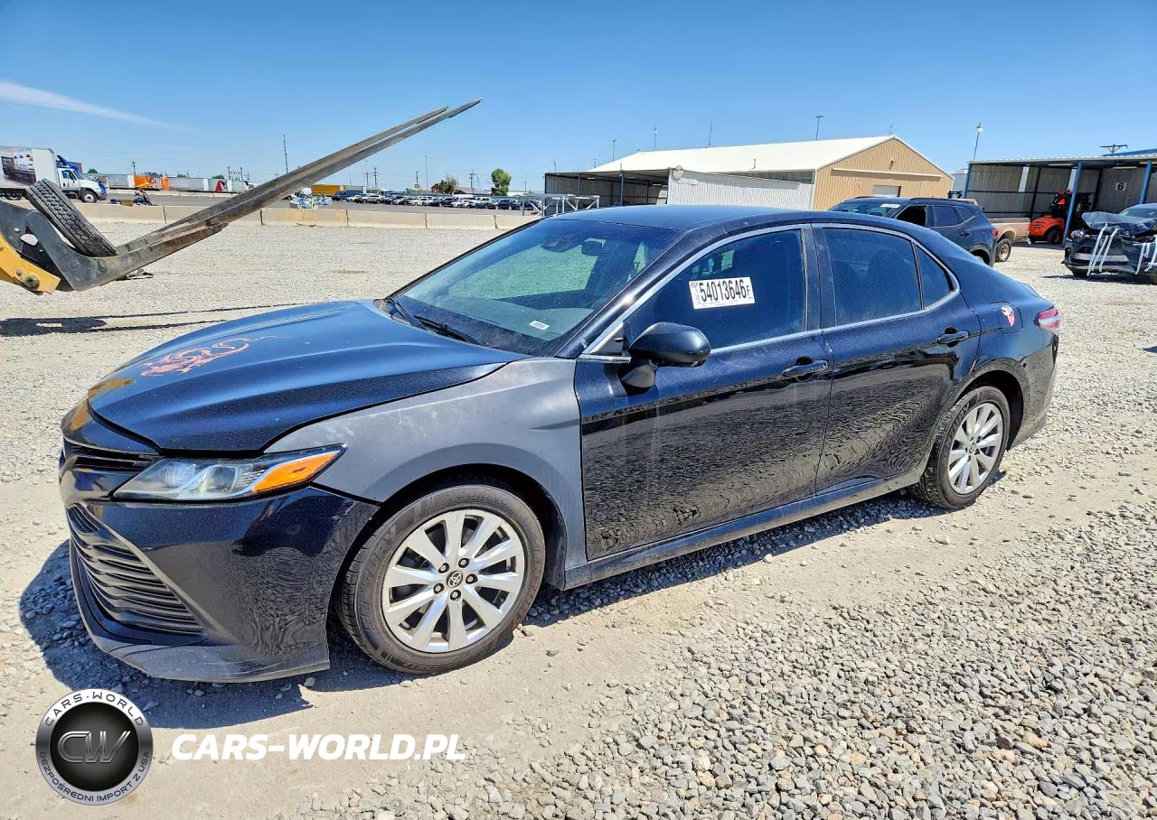 2020 Toyota Camry Le – zdjęcie 1 z 12