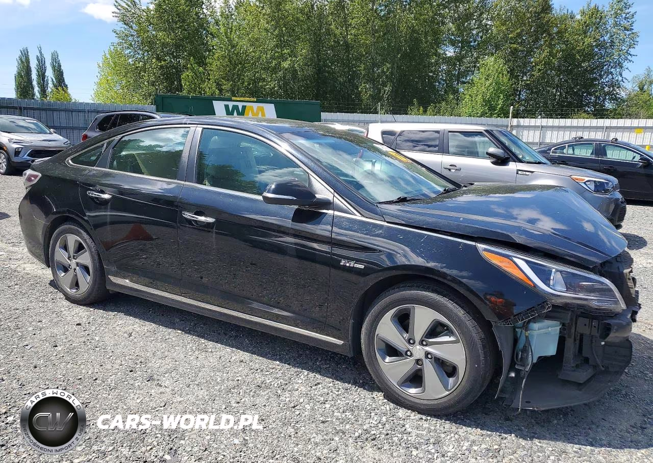2016 Hyundai Sonata Plug-In Hybrid Limited VIN:KMHE54L28GA023568 - 4