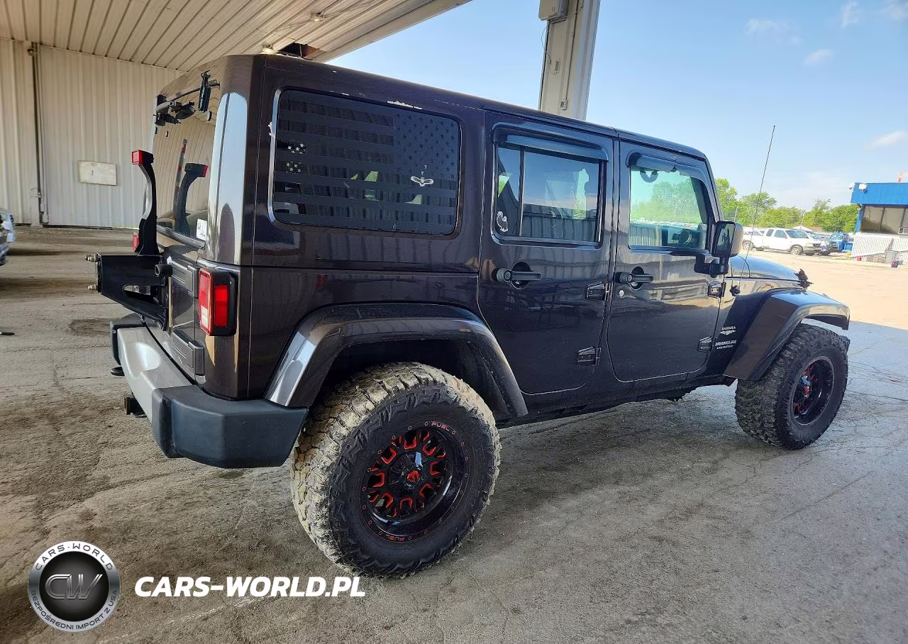 2013 Jeep Wrangler Unlimited Sahara VIN:1C4BJWEGXDL687930 - 3